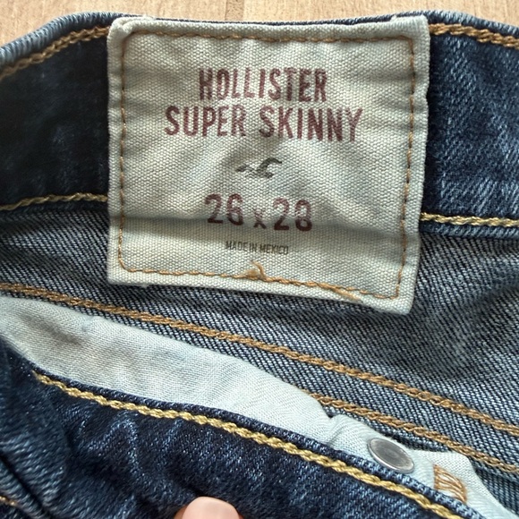 Two pairs of Hollister Skinny Jeans in Denim Blue and Charcoal Gray  SZ 26x28 - Picture 3 of 15